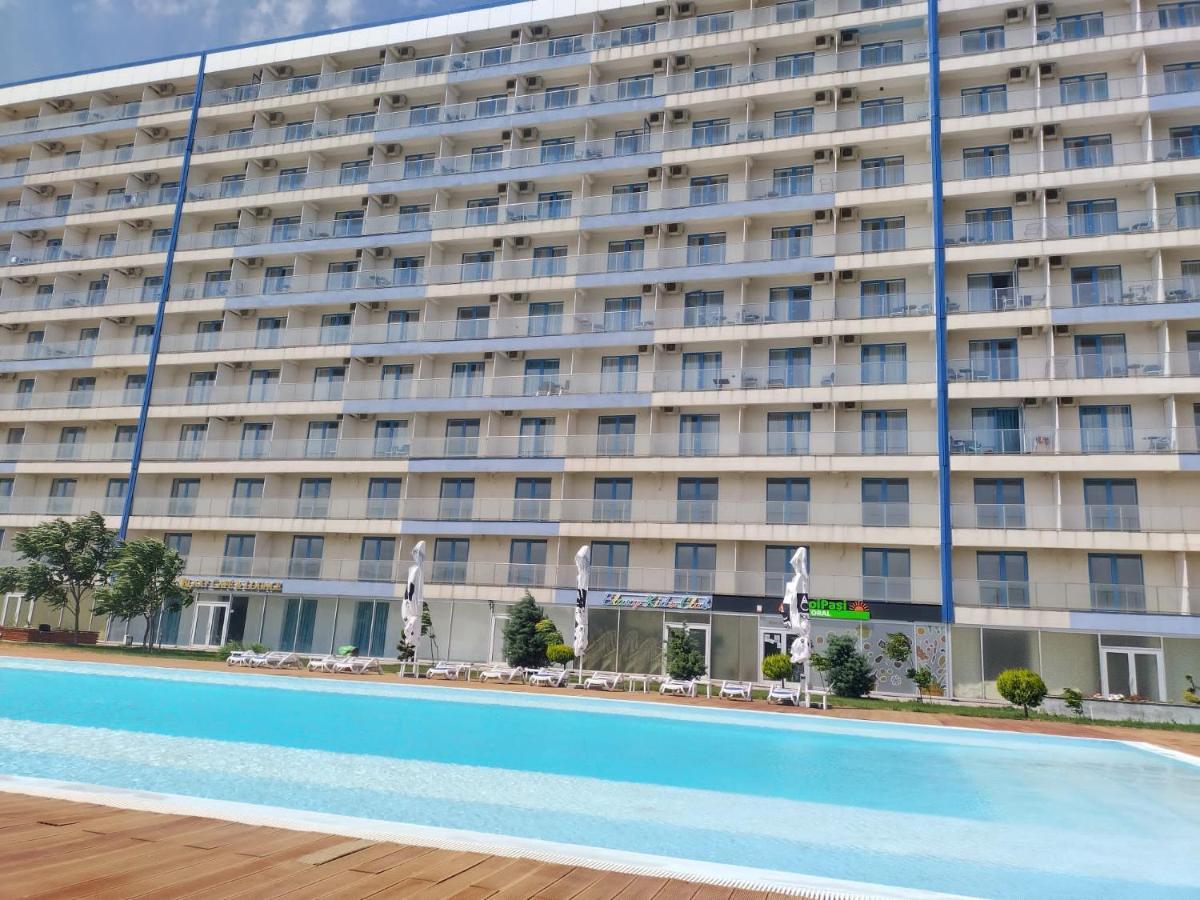 Blaxy Resort Stefi Cu Acces La Piscine Gratuit Douazeci si Trei August Exterior photo