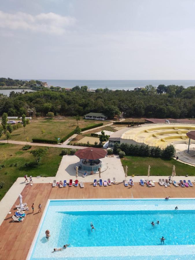 Blaxy Resort Stefi Cu Acces La Piscine Gratuit Douazeci si Trei August Exterior photo