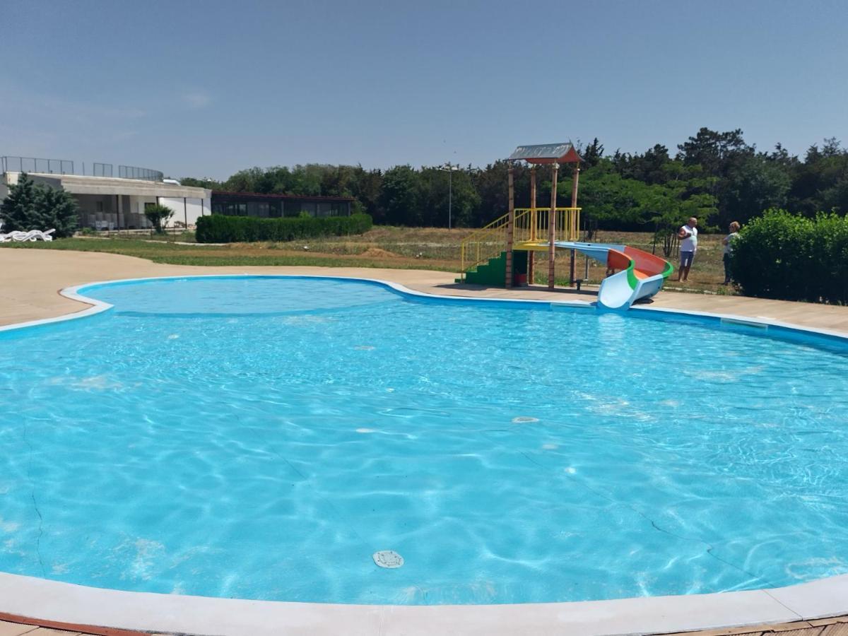 Blaxy Resort Stefi Cu Acces La Piscine Gratuit Douazeci si Trei August Exterior photo