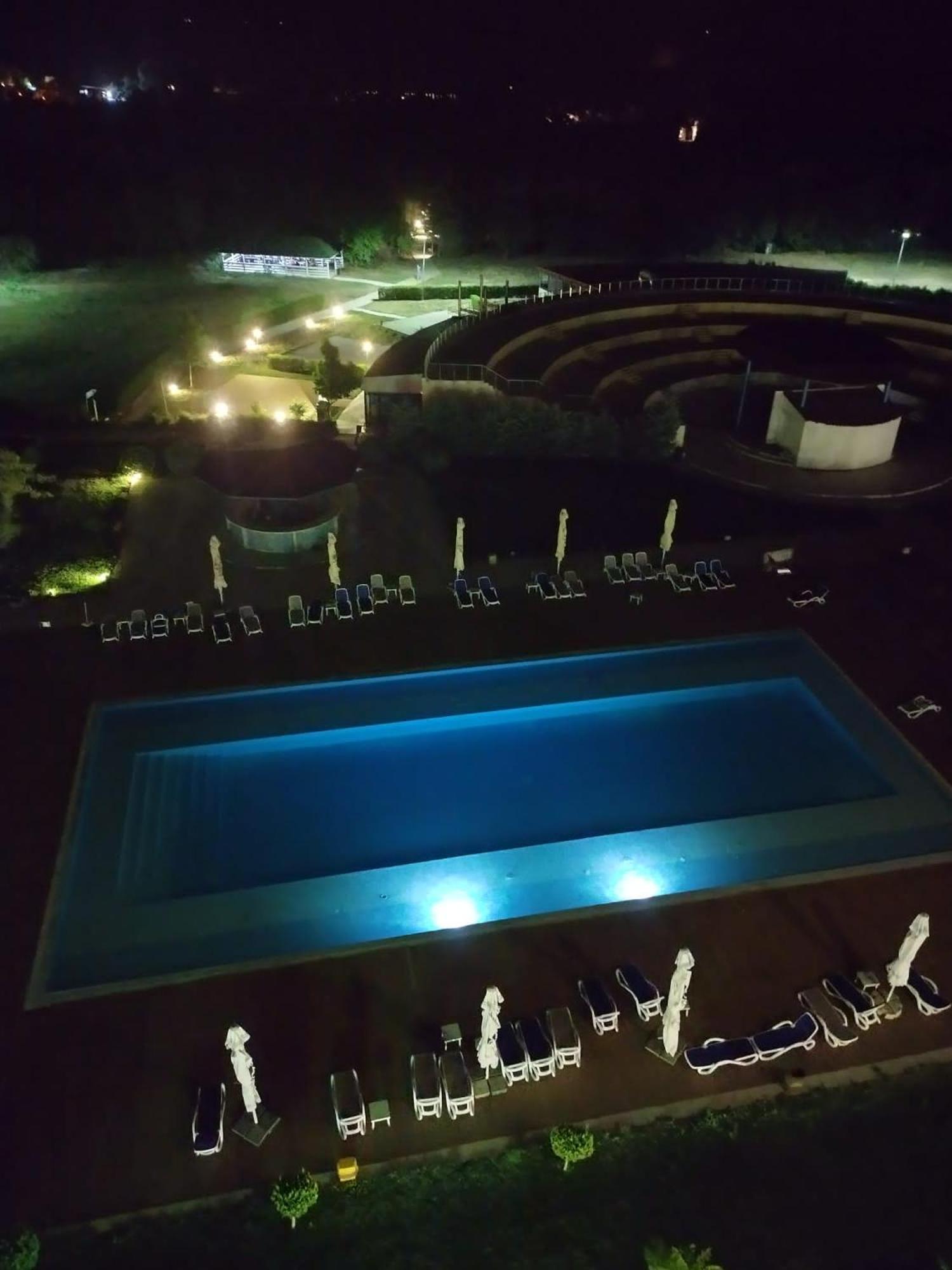 Blaxy Resort Stefi Cu Acces La Piscine Gratuit Douazeci si Trei August Exterior photo